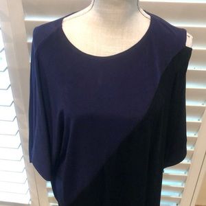 Chico’s Travelers Collection. Wrinkle/Free. Peekaboo opening on left shoulder.